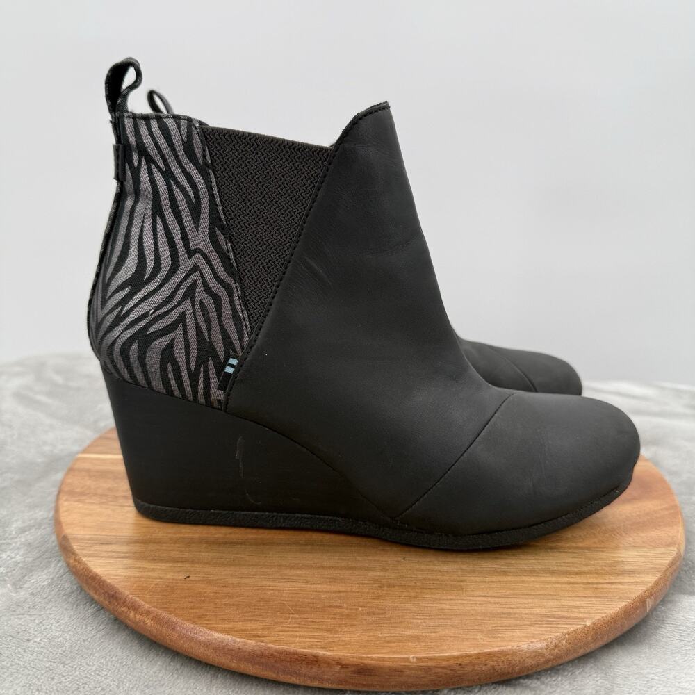 Toms Boots Womens 7.5 Black Kelsey Zebra Wedge Heel Bootie Shoes Pull on Leather